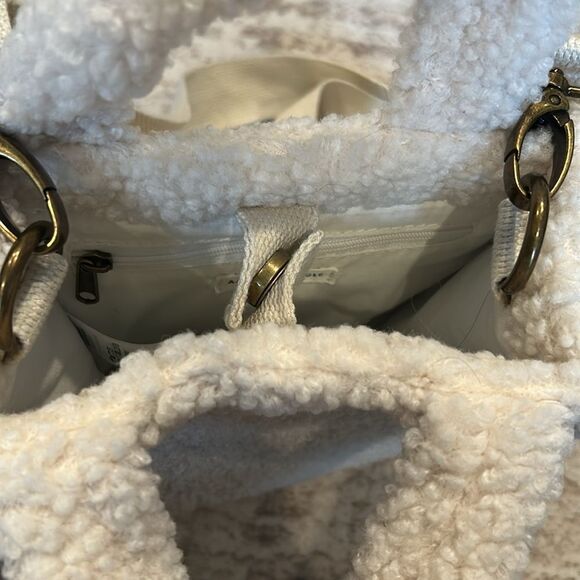 NWT American Eagle Cozy Cream Sherpa Tote Bag with Crossbody strap - Picture 4 of 6